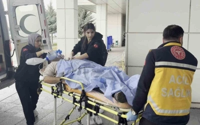 Yakınını kaza yerinde gören adam kalp krizi geçirdi
