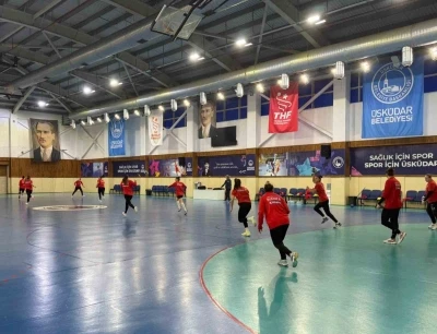 Yalıkavakspor, &Uuml;sk&uuml;dar Belediyespor ma&ccedil;ı &ouml;ncesi İstanbul&rsquo;da son antrenmanını yaptı
