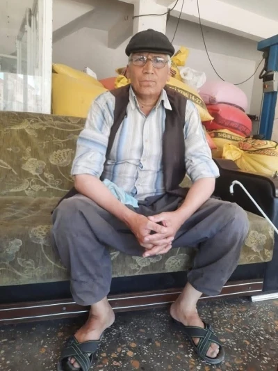 Yalnız yaşayan adam evinin &ouml;n&uuml;nde &ouml;l&uuml; bulundu
