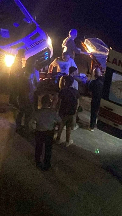 Yalova’da çöp kamyonu minibüsle çarpıştı: 2 yaralı
