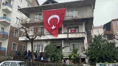 Yalova&rsquo;da şehit olan polis memurunun D&uuml;zce&rsquo;deki baba ocağına acı haber ulaştı
