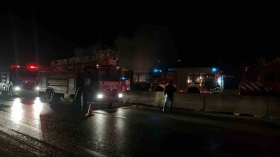 Yalova’da seyir halindeki tır alevlere teslim oldu
