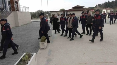 Yalova&rsquo;da su hattında k&ouml;p&uuml;klenme olayına karışan 3 ş&uuml;pheliye 5&rsquo;er yıl hapis
