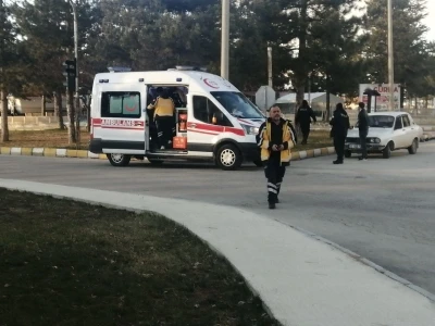 Yalva&ccedil;&rsquo;ta otomobil ile motosiklet &ccedil;arpıştı: 1 yaralı
