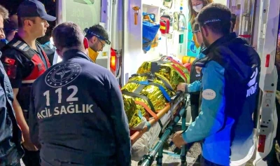 Yama&ccedil; paraş&uuml;t&uuml;yle dere yatağına d&uuml;şen vatandaş 5 saatlik &ccedil;alışmayla kurtarıldı

