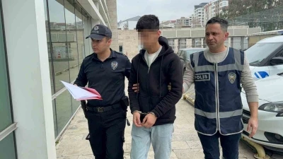 Yan bakma kavgası kanlı bitti: 17 yaşındaki &ccedil;ocuk boynundan bı&ccedil;aklandı
