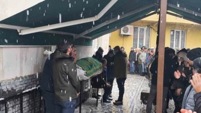 Yanan aracın i&ccedil;inde &ouml;l&uuml; bulunan gen&ccedil; m&uuml;teahhit son yolculuğuna uğurlandı
