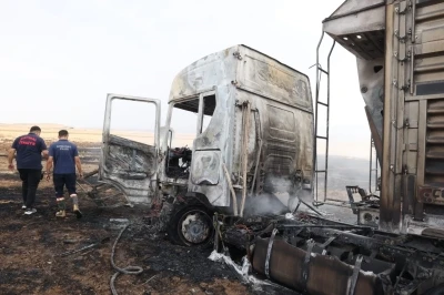 Yanan tır kullanılamaz hale geldi
