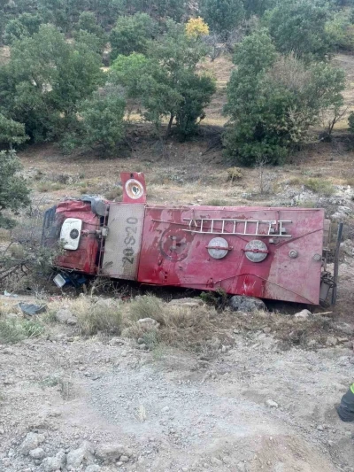Yangın bölgesinden dönen arazöz şarampole yuvarlandı
