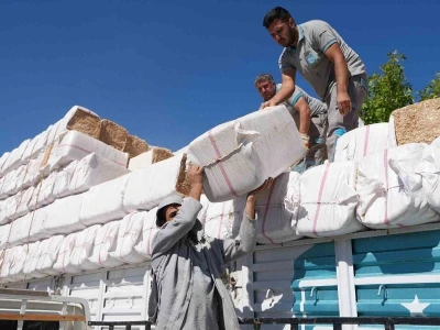 Yangın mağduru çiftçiye yem ve saman desteği sağlandı
