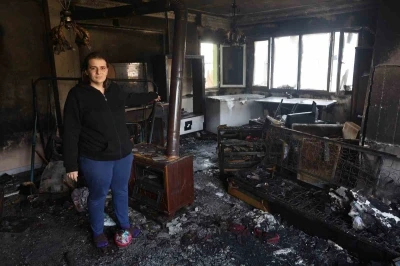 Yangında 4 &ccedil;ocuğuyla birlikte felaketi yaşayan annenin tek başına verdiği emek k&uuml;le d&ouml;nd&uuml;
