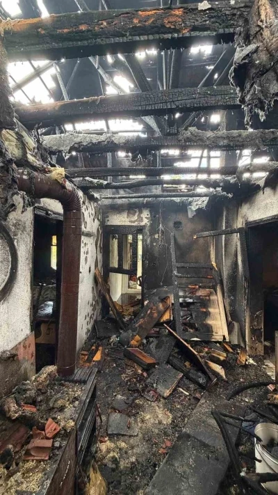 Yangında ev sahibi dumandan etkilendi, mahsur kalan kedi ekiplerce kurtarıldı
