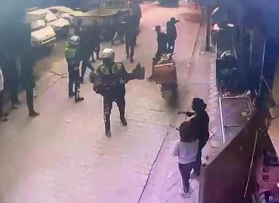 Yangında mahsur kalan yaşlı kadını jandarma ekipleri kurtardı
