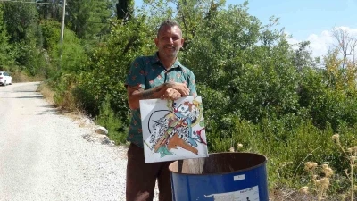 Yaptığı resimleri çöpe atıyor, koleksiyonerleri çöplük çöplük dolaştırıyor
