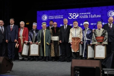 Yarım asırlık süpürge ustasına ahilik beratı
