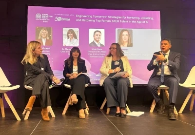 Yarını inşa eden &lsquo;M&uuml;hendis Kızlar&rsquo; Davos g&uuml;ndeminde
