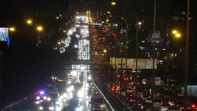 Yarıyıl tatilinin ardından D-100&rsquo;deki trafik yoğunluğu havadan g&ouml;r&uuml;nt&uuml;lendi
