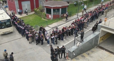 Yasa dışı bahis operasyonunda yakalanan 81 ş&uuml;pheli adliyeye sevk edildi: Yoğun g&uuml;venlik &ouml;nlemleri alındı
