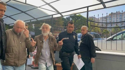 Yaşlı adamı darp eden şahıs adliye girişinde gazetecilere kendini savundu
