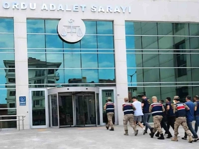 Yaşlı adamın evini kundaklayan 3 şüpheli tutuklandı
