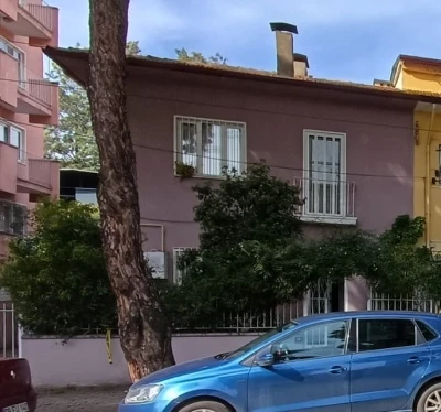 Yaşlı &ccedil;ift evinde bı&ccedil;aklanarak &ouml;ld&uuml;r&uuml;lm&uuml;şt&uuml;: "Evde boş altın keseleri bulundu"
