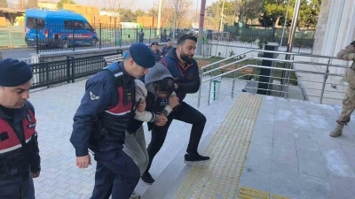 Yaşlı &ccedil;iftin &ouml;l&uuml;m&uuml;yle ilgili 4 kişi tutuklandı
