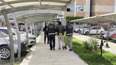 Yaşlı kadını altınları i&ccedil;in başına taşla vurarak ağır yaralayan komşusu &ccedil;ıktı
