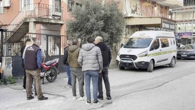 Yaşlı kadını altınları i&ccedil;in darp edip, ağır yaraladılar
