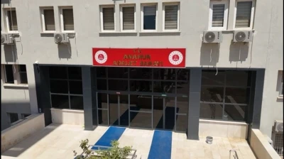 Yaşlı kadını bağlayıp gasp eden ş&uuml;pheli kadın yakalanıp tutuklandı
