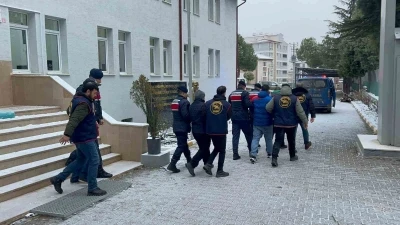 Yaşlı kadını dolandıranlar JASAT&rsquo;tan ka&ccedil;amadı
