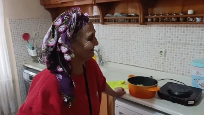 Yaşlı kadının ocakta unuttuğu makarna itfaiyeyi alarma ge&ccedil;irdi
