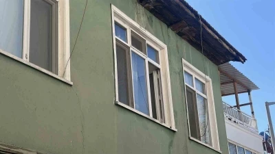Yaşlı kadının &ouml;l&uuml;m&uuml; a&ccedil;ık kalan pencereyle ortaya &ccedil;ıktı
