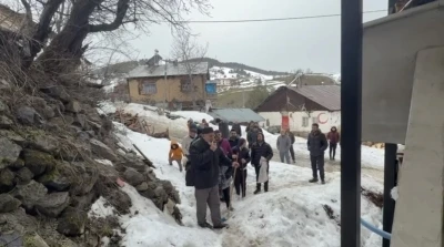 Yaşlılar anlattı, gen&ccedil;ler oynadı: Asırlık saya oyunu yeniden sahnelendi
