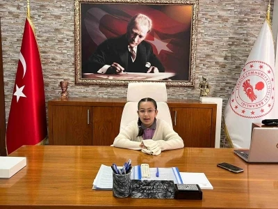 Yatağan Kaymakamı İlhan, koltuğu minik &ouml;ğrenciye emanet etti
