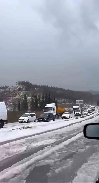 Yatağan-Milas kara yolu dolu yağışı sonrası beyaza b&uuml;r&uuml;nd&uuml;
