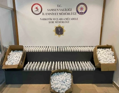 Yatak odasına istiflenmiş 103 bin adet uyuşturucu hap ele geçti
