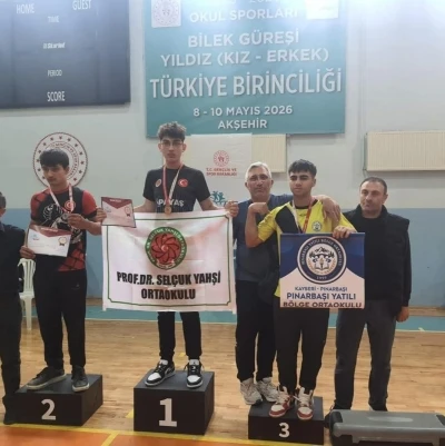 Yatılı b&ouml;lge okulundan T&uuml;rkiye &uuml;&ccedil;&uuml;nc&uuml;l&uuml;ğ&uuml;ne
