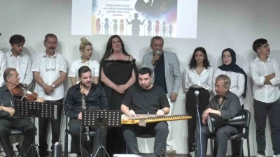 Yavuz Bing&ouml;l, denetimli serbestlik &ccedil;ocuk korosuyla aynı sahneyi paylaştı
