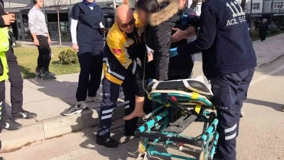 Yaya ge&ccedil;idinden ge&ccedil;en 2 kadına otomobil &ccedil;arptı
