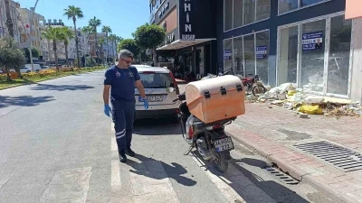 Yayalara yol veren otomobile arkadan çarpan motosiklet sürücüsü yaralandı
