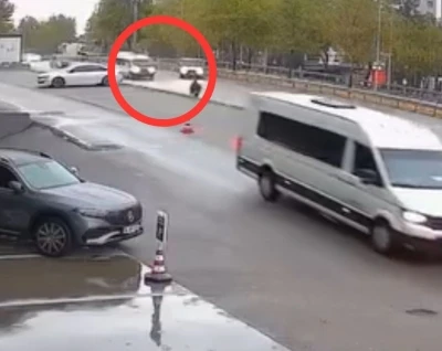 Yayaların ölümden döndüğü anlar kamerada
