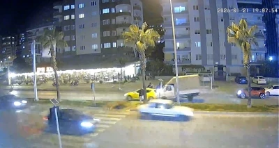 Yayaya yol vermek isterken zincirleme kazaya neden oldu
