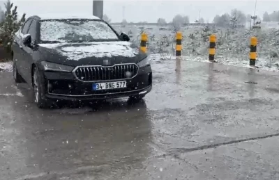 Yaylada aniden bastıran kar, &ccedil;obanlara zor anlar yaşattı

