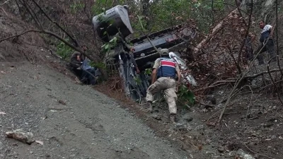 Yaylada uçuruma yuvarlanan kepçenin operatörü hayatını kaybetti
