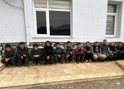 Yayladağı&rsquo;nda dron destekli operasyonda 11 g&ouml;&ccedil;men yakalandı

