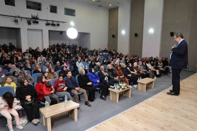 Yazar Hayati İnan&ccedil;, K&ouml;rfez&rsquo;de vatandaşlarla buluştu
