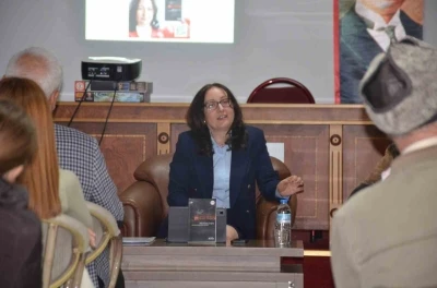 Yazar H&uuml;lya Başarangil Demir, Bilecik&rsquo;te okuyucuyla bir araya geldi
