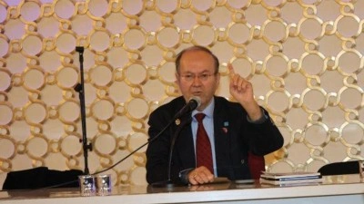 Yazar Yusuf Kaplan'dan gen&ccedil;lere uyarı: Kimliğinizden ve değerlerinizden asla vazge&ccedil;meyin!