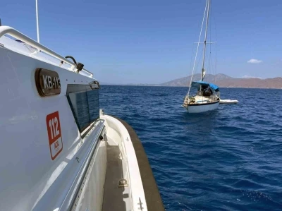 Yelkenli tekne ile insan kaçakçılığı yapan 2 kişi yakalandı
