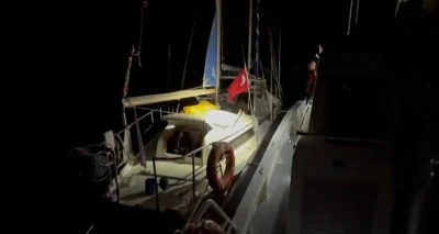 Yelkenli teknede 56 düzensiz göçmen yakalandı
